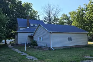105 N 7th St, Cornell, IL 61319 - Photo 3
