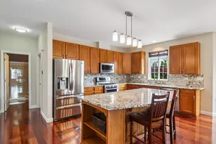 553 Tremont Ln, Round Lake, IL 60073 - Photo 11