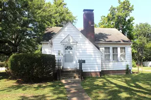 201 N College St, Salem, IL 62881 - Photo 1