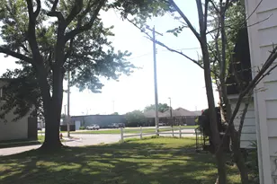 201 N College St, Salem, IL 62881 - Photo 5