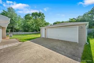 1420 Cooper Rd, Hoffman Estates, IL 60169 - Photo 11