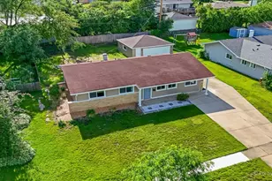1420 Cooper Rd, Hoffman Estates, IL 60169 - Photo 7