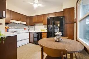 326 E Alden Dr, Addison, IL 60101 - Photo 9