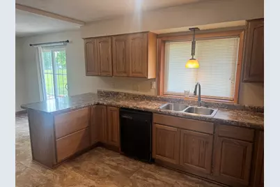 507 W Jefferson Avenue, Patoka, IL 62875 - Photo 9