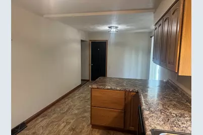 507 W Jefferson Avenue, Patoka, IL 62875 - Photo 7
