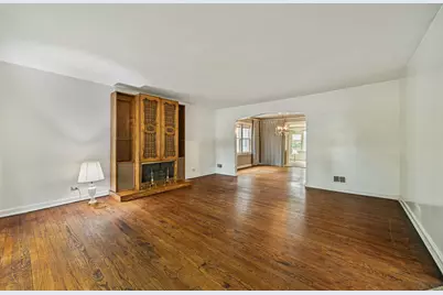2907 W Bryn Mawr Avenue, Chicago, IL 60659 - Photo 3