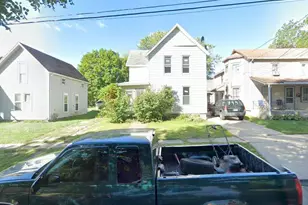 426 N Nursery Ave, Freeport, IL 61032 - Photo 1