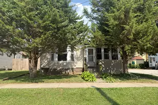 209 Sherman Pl, Waukegan, IL 60085 - Photo 1