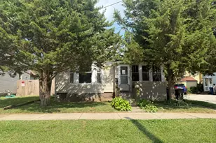 209 Sherman Pl, Waukegan, IL 60085 - Photo 1