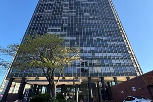 5415 N Sheridan Rd, Chicago, IL 60640 - Photo 1