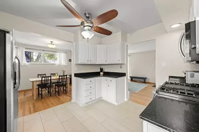 221 S Linden Avenue, Elmhurst, IL 60126 - Photo 5
