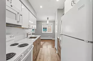 426 W Barry Ave, Chicago, IL 60657 - Photo 9