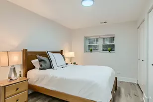 1351 W Balmoral Ave, Chicago, IL 60640 - Photo 19