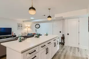 1351 W Balmoral Ave, Chicago, IL 60640 - Photo 11
