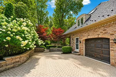 136 Circle Ridge Drive, Burr Ridge, IL 60527 - Photo 9
