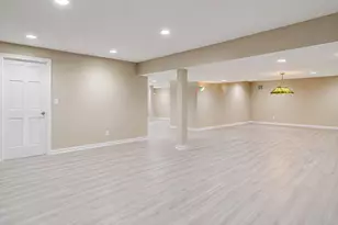136 Circle Ridge Dr, Burr Ridge, IL 60527 - Photo 51