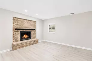 136 Circle Ridge Dr, Burr Ridge, IL 60527 - Photo 49