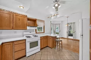 615 N 14th St, Dekalb, IL 60115 - Photo 9