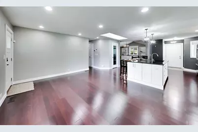 202 N Prospect Manor Avenue, Mount Prospect, IL 60056 - Photo 5