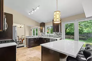 1316 W Meade Ln, Arlington Heights, IL 60004 - Photo 9