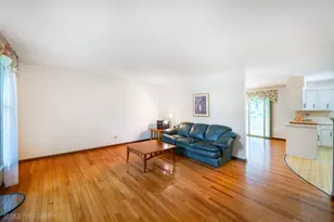6914 Meadow Dr, Crystal Lake, IL 60012 - Photo 5