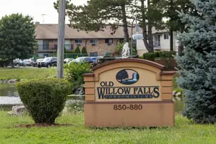 880 E Old Willow Rd, Prospect Heights, IL 60070 - Photo 13