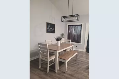 627 S Regulators Street, Rochelle, IL 61068 - Photo 3