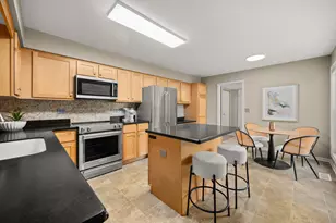 233 Parktrail Ct, Schaumburg, IL 60173 - Photo 15