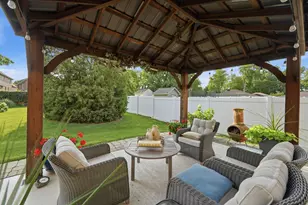 2272 Eastview Dr, Des Plaines, IL 60016 - Photo 35