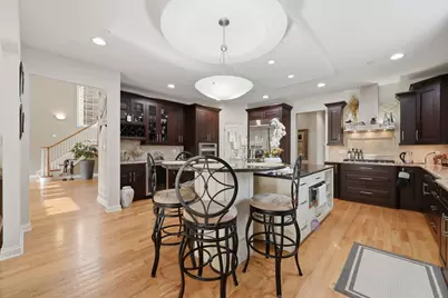 2272 Eastview Drive, Des Plaines, IL 60016 - Photo 9