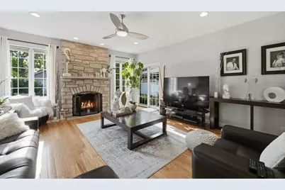 2272 Eastview Drive, Des Plaines, IL 60016 - Photo 7