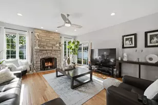 2272 Eastview Dr, Des Plaines, IL 60016 - Photo 7