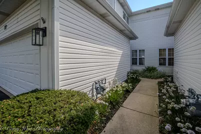 22 S Barton Trail, Batavia, IL 60510 - Photo 3