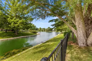 2803 Woodhaven Dr, Champaign, IL 61822 - Photo 3