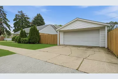 3231 W 99th Street, Evergreen Park, IL 60805 - Photo 3
