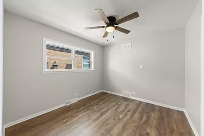 9039 S Jeffery Boulevard, Chicago, IL 60617 - Photo 17