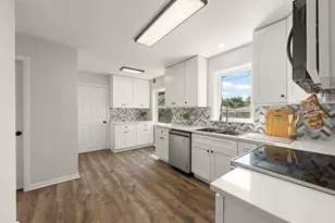 9039 S Jeffery Blvd, Chicago, IL 60617 - Photo 5