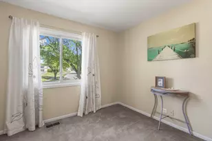 840 S Cleburne Ave, Bartlett, IL 60103 - Photo 11