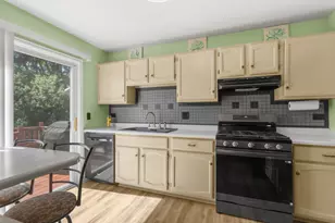 840 S Cleburne Ave, Bartlett, IL 60103 - Photo 7