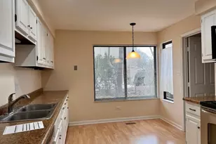 78 Foxwood Ln, Lake Barrington, IL 60010 - Photo 5