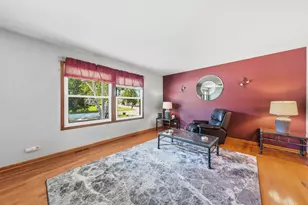 1060 Borden Dr, Roselle, IL 60172 - Photo 5