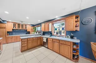 1060 Borden Dr, Roselle, IL 60172 - Photo 9