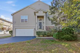 961 Ellsworth Dr, Grayslake, IL 60030 - Photo 1