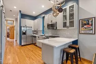 2139 W Crystal St, Chicago, IL 60622 - Photo 7