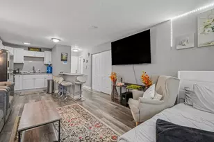 2401 W Balmoral Ave, Chicago, IL 60625 - Photo 3