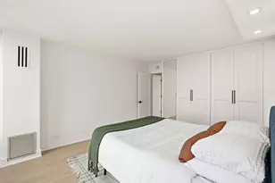 200 E Delaware Pl, Chicago, IL 60611 - Photo 35