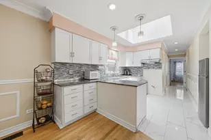2922 W Nelson St, Chicago, IL 60618 - Photo 11