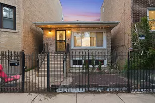 2922 W Nelson St, Chicago, IL 60618 - Photo 1