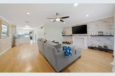 2922 W Nelson Street, Chicago, IL 60618 - Photo 3