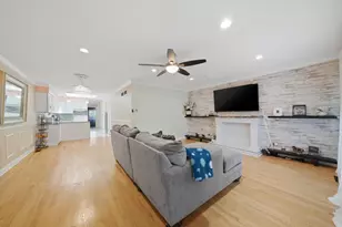 2922 W Nelson St, Chicago, IL 60618 - Photo 3
